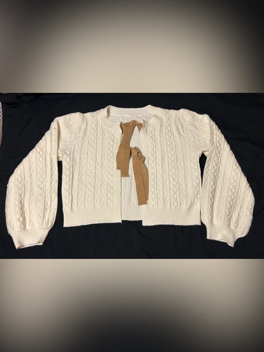 Source Unknown Cream Cable-Knit Cardigan with Tan Tie